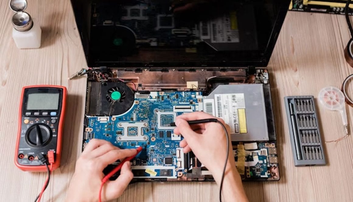 Jasa-Service-Laptop-Panggilan-Di-Jakarta
